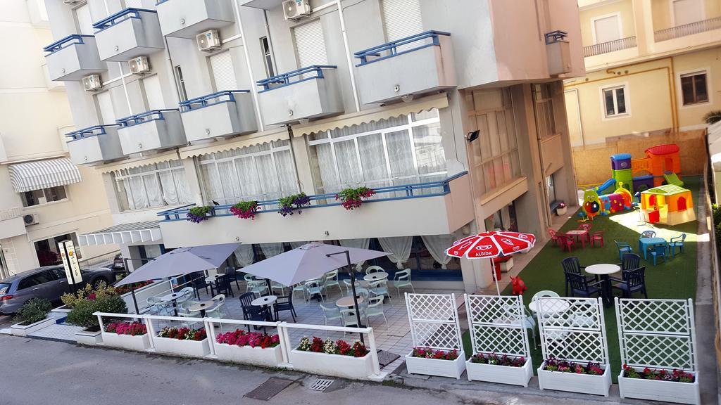 Hotel Sahib Cattolica Luaran gambar